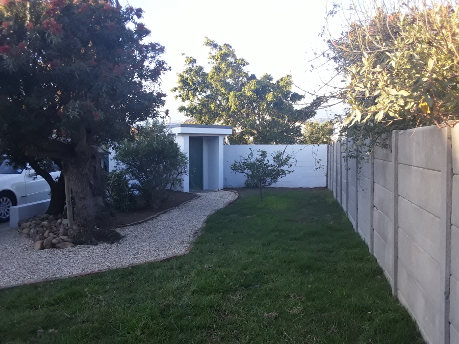 To Let 2 Bedroom Property for Rent in Longlands Western Cape